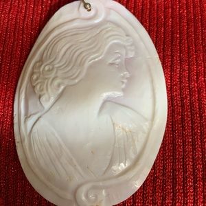 M&M Scognamiglio pink conch shell cameo pendant